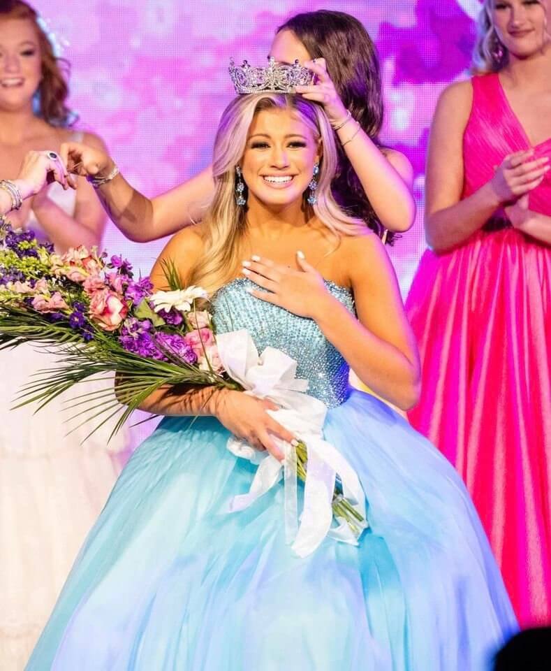 Ellie Schmidt is crowned the inaugural Miss Teen Volunteer America.
